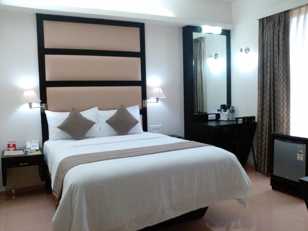 Pattom Royal Hotel Thiruvananthapuram Dış mekan fotoğraf