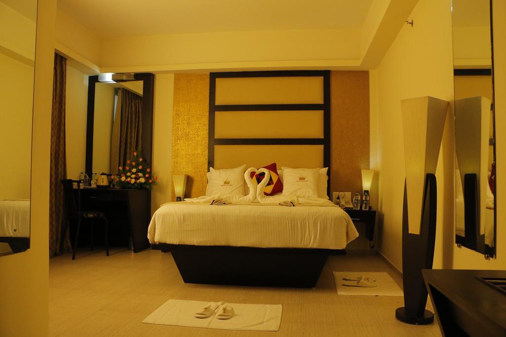 Pattom Royal Hotel Thiruvananthapuram Dış mekan fotoğraf