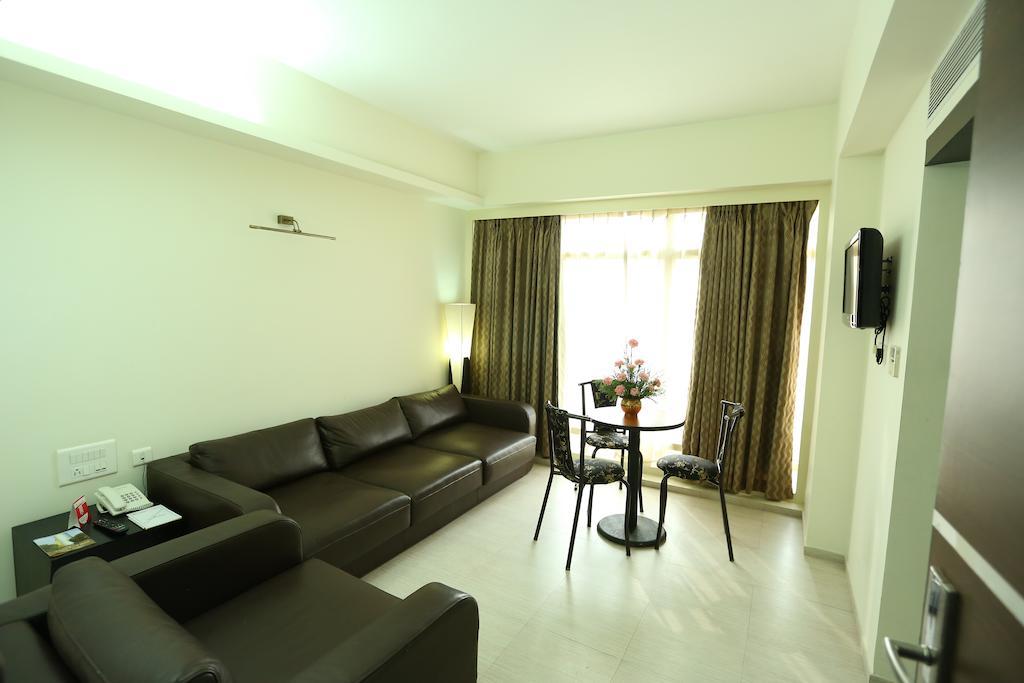Pattom Royal Hotel Thiruvananthapuram Dış mekan fotoğraf