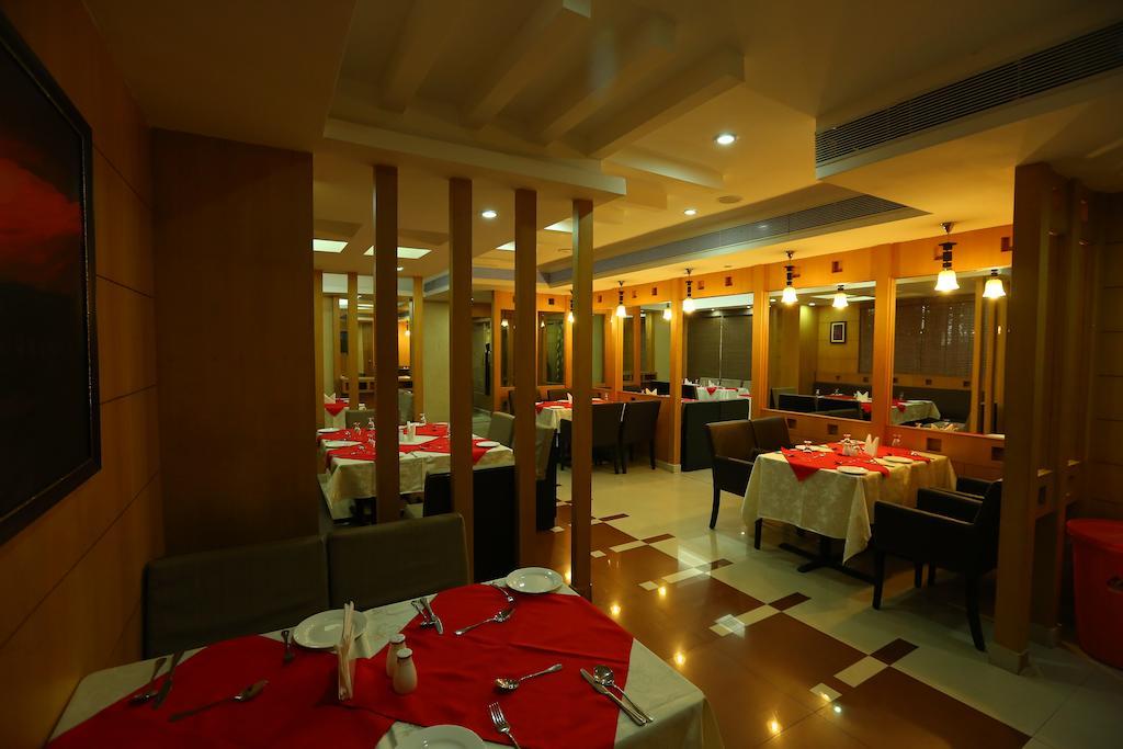 Pattom Royal Hotel Thiruvananthapuram Dış mekan fotoğraf