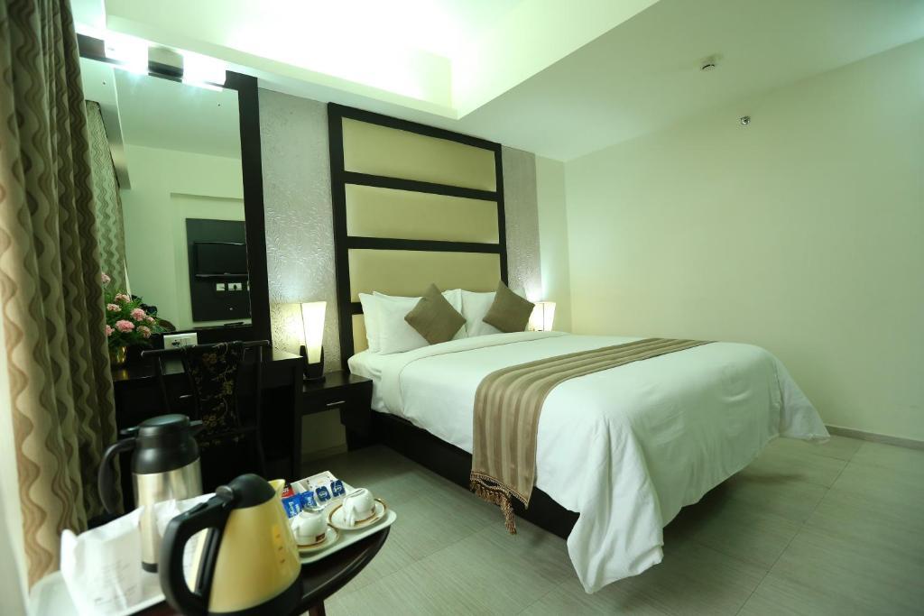 Pattom Royal Hotel Thiruvananthapuram Dış mekan fotoğraf
