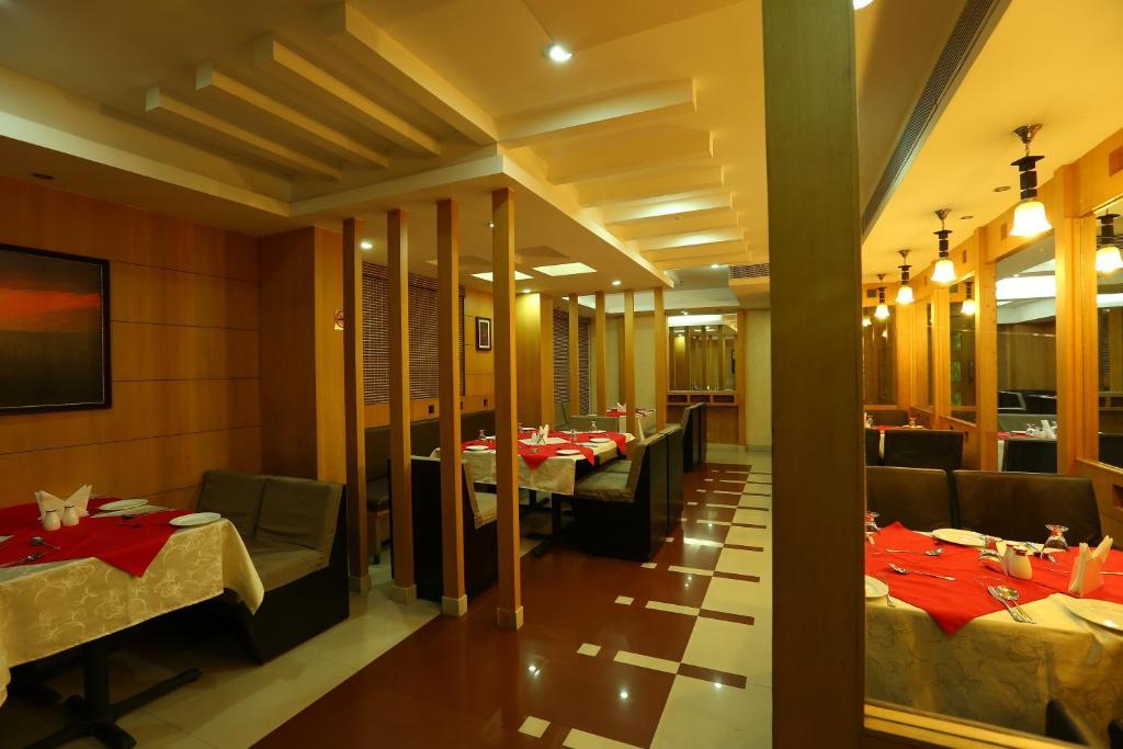 Pattom Royal Hotel Thiruvananthapuram Dış mekan fotoğraf