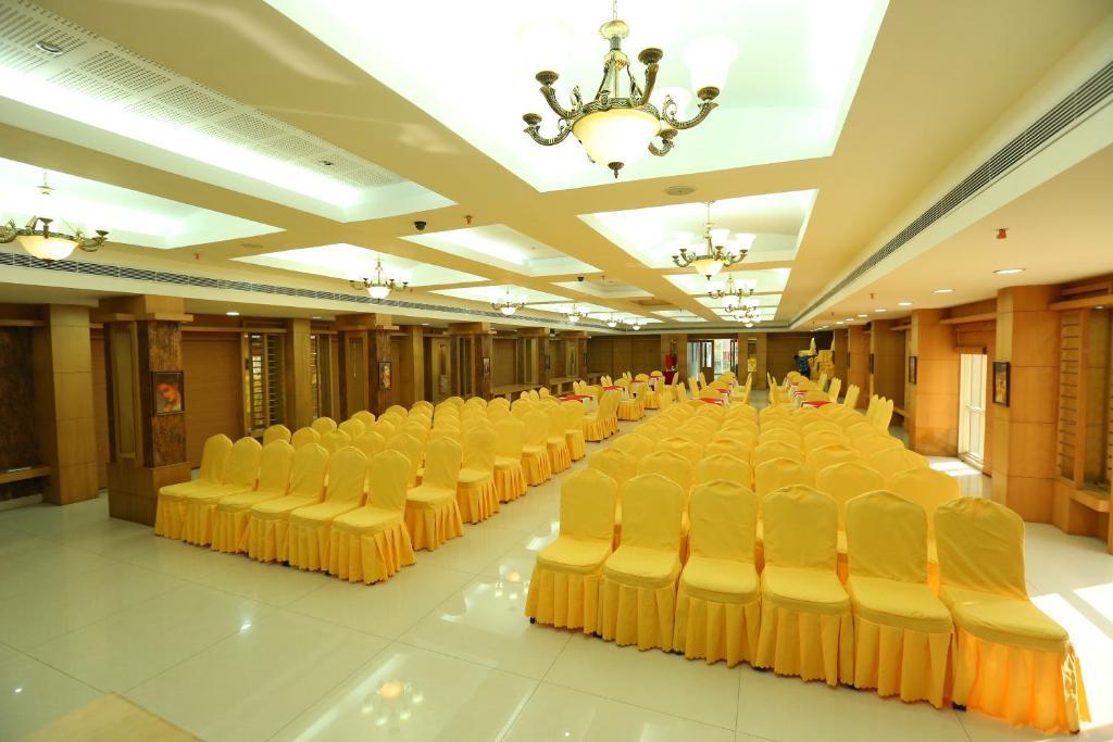 Pattom Royal Hotel Thiruvananthapuram Dış mekan fotoğraf