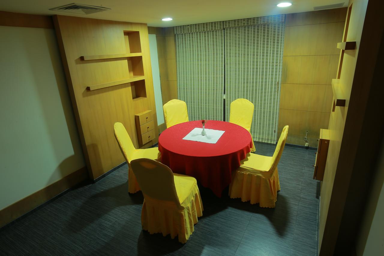 Pattom Royal Hotel Thiruvananthapuram Dış mekan fotoğraf